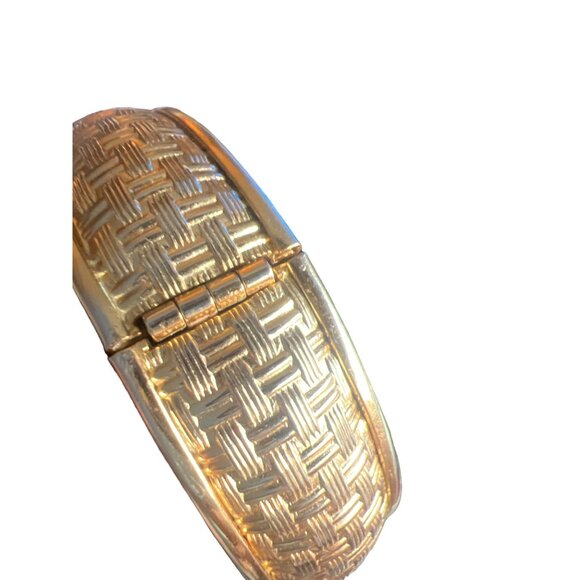 Vintage Napier Gold Tone Basket Weave Texture Bangle Bracelet Safety Chain Work - Picture 6 of 11